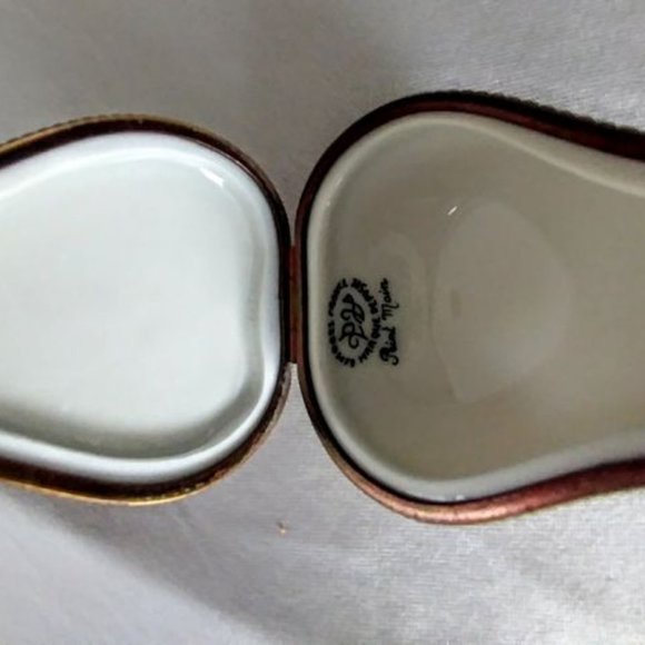 Vintage Limoges Half Pear Trinket Box Hand Painted Porcelain Collectible Unique - Picture 4 of 5